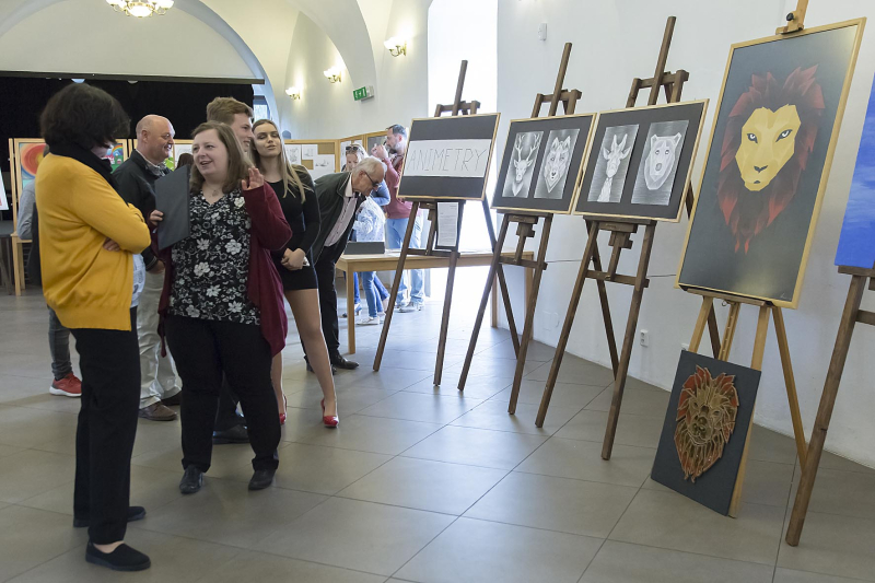 Obhajoby absolventských prací žáků výtvarného oboru 8. 5. 2019 (VO, HO)